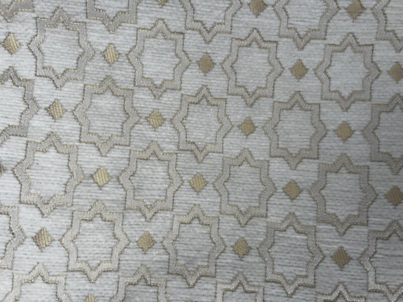 Zahra Nacre – Handgefertigte Brokattasche in cremeweiß mit goldenen Details, Boho Nomad Collection aus Marokko