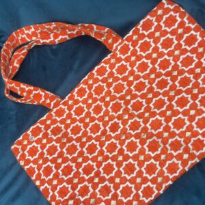 Boho Nomad Grand – Zahra Soleil, große Brokattasche in kräftigem Orange mit weiß-goldenem Muster, handgefertigt in Marokko