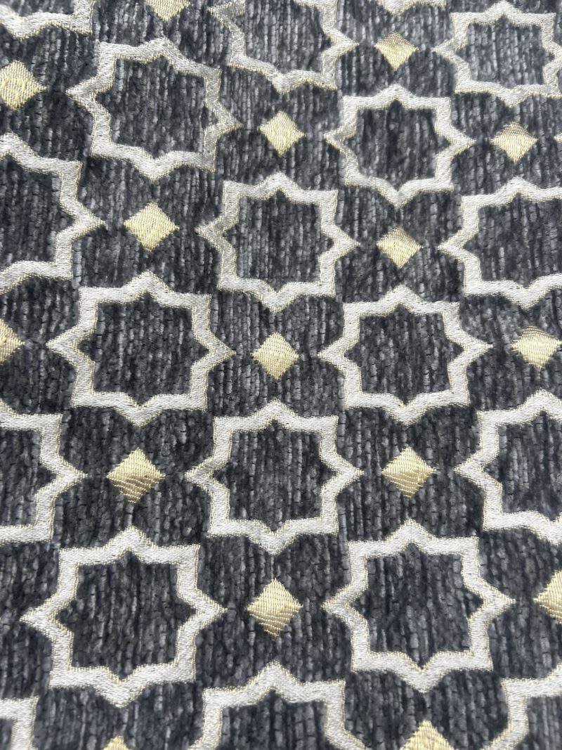 Zahra Cendre – Handgefertigte Brokattasche in Mittelgrau mit creme-goldenem Muster, Boho Nomad Collection aus Marokko
