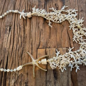 Detailaufnahme cremefarbener Seestern-Anhänger der Kette Sea Star No. 2 – HNK-SEASTAR-02