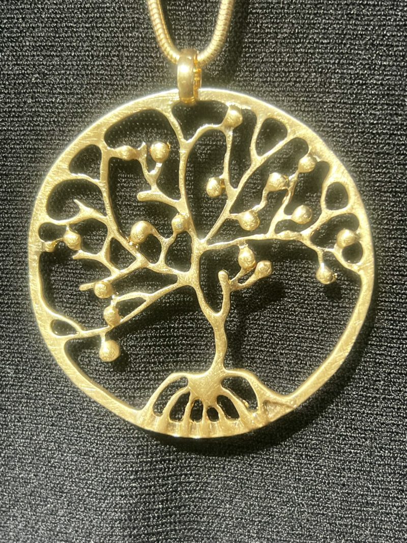 La Vida Amulette Detailaufnahme Lebensbaum in gold
