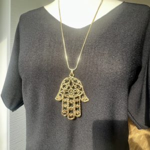 Langkette mit Hamsa-Hand aus Metall – Symbol für Schutz und Stärke