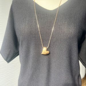 Goldene Herzkette mit sanft abgerundetem Anhänger – Modell „Corazón Dorado“, ca. 80 cm lang, nickelfrei