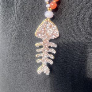 HNK-MARMUERTA-01 – Mar Muerta No. 1 – Fischanhänger Kette Rosé Detail