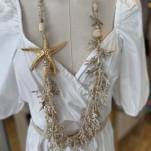 Sea Star No. 2 – cremefarbene Schlupfkette mit Seestern, getragen – HNK-SEASTAR-02